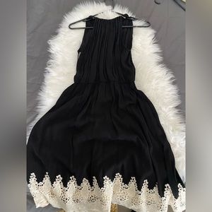 100% rayon black dress with embroidered seam. Adjustable string. Elastic waist.